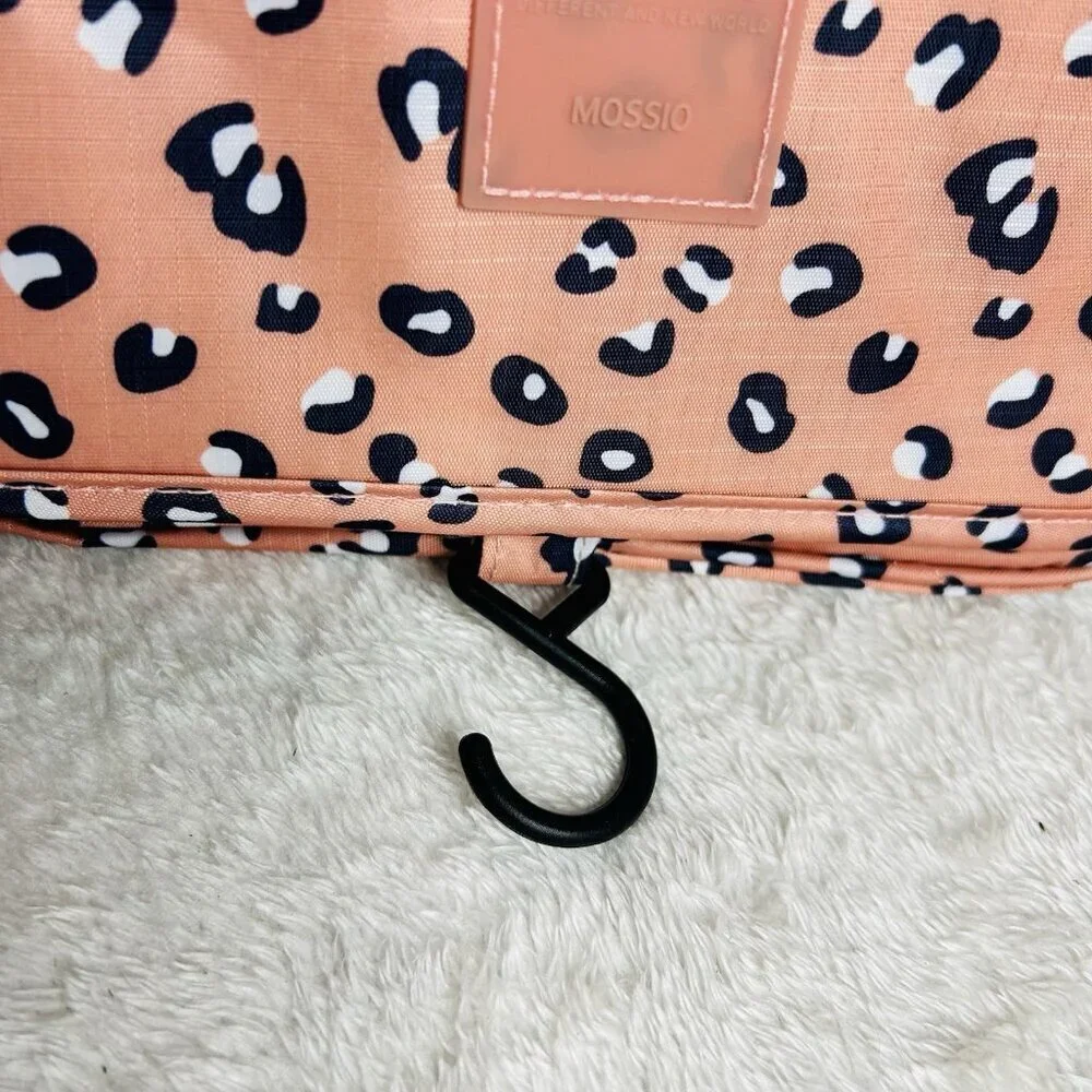 Mossio hanging toiletry
